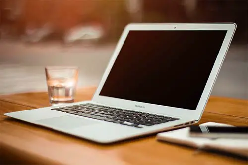 Apple MacBook Air 11.6 Intel Core i5 64GB Laptop Review