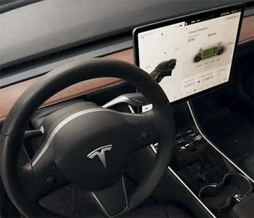 Does Tesla Model 3 have Apple CarPlay