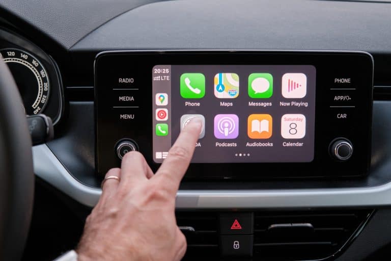 How does CarPlay work? Is Apple CarPlay worth it? - Turbo Gadget Reviews